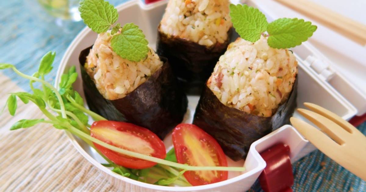 黑胡椒鲑鱼饭团