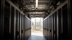 季辛格：HBM是糟糕記憶體、AI硬體正處文藝復興 缺電恐釀資料中心違約潮