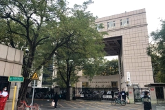 中國前八月證券交易印花稅暴增82% 土地出讓收入續崩