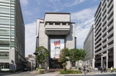 日經指數反彈收漲128點，盤中一度重挫逾900點後半導體買盤拉回