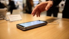 蘋果iPhone Duo售價2,000美元，The Verge評測：就算賣到缺貨也該「再等等」