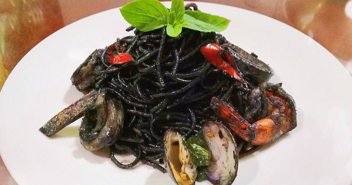 义大利海鲜墨鱼面