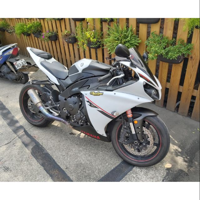 R1 中古車 タコトメウォール